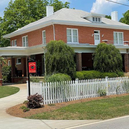 Gillen House Bed And Breakfast Maxeys Екстериор снимка