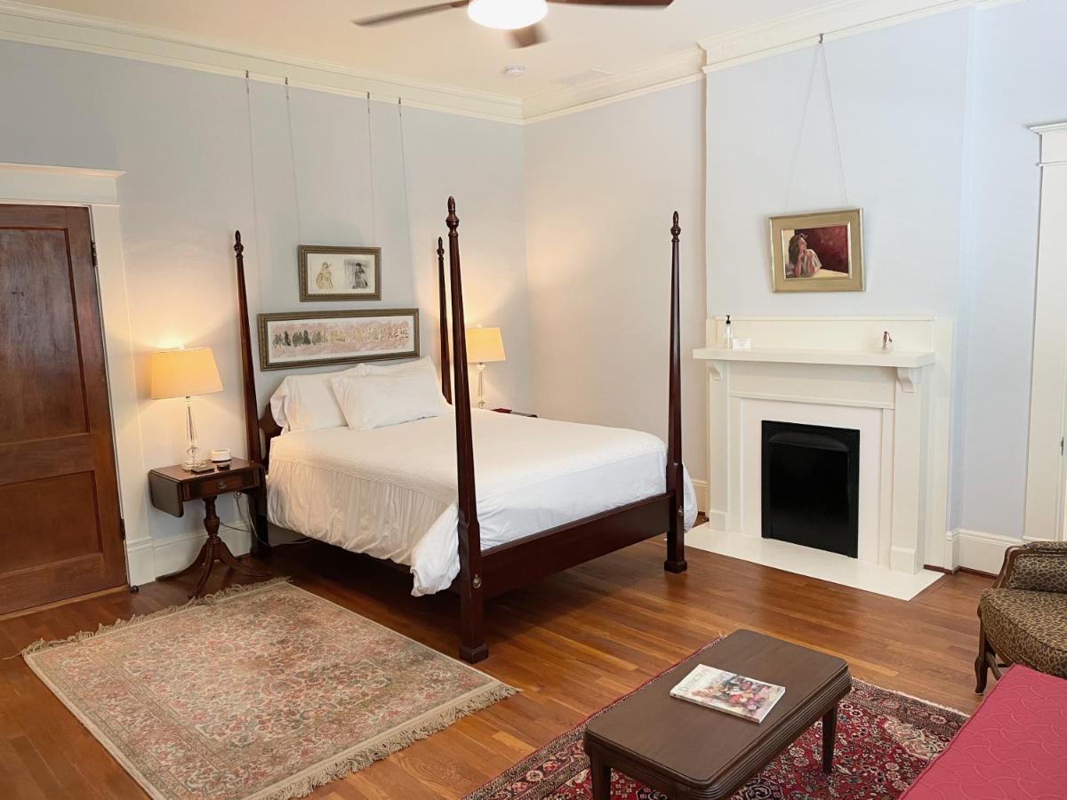 Gillen House Bed And Breakfast Maxeys Екстериор снимка
