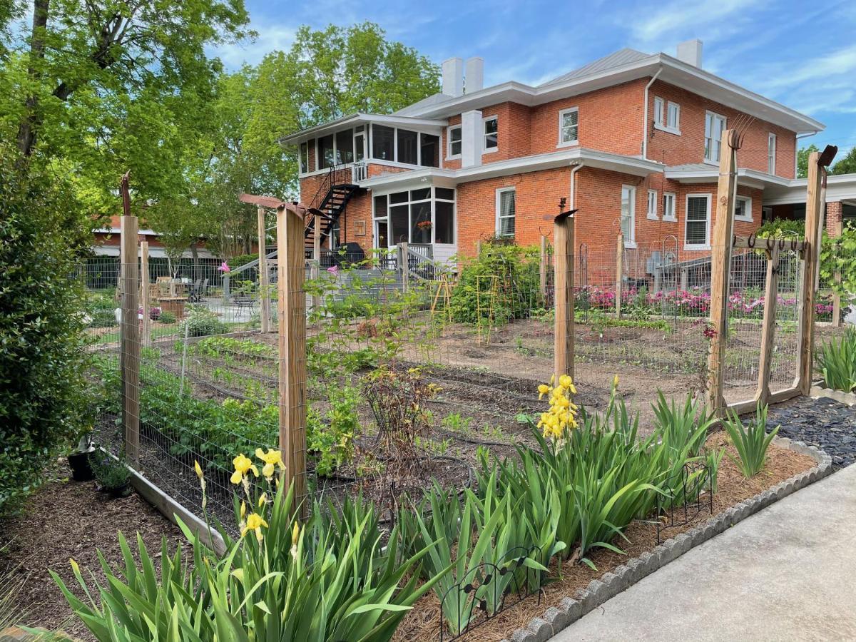 Gillen House Bed And Breakfast Maxeys Екстериор снимка
