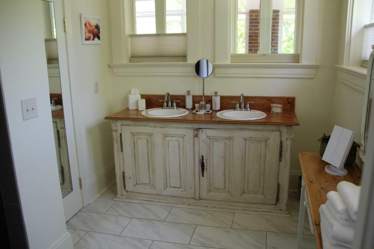 Gillen House Bed And Breakfast Maxeys Екстериор снимка